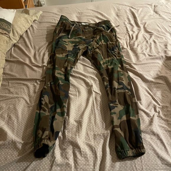 Pacsun camo joggers - Picture 1 of 3